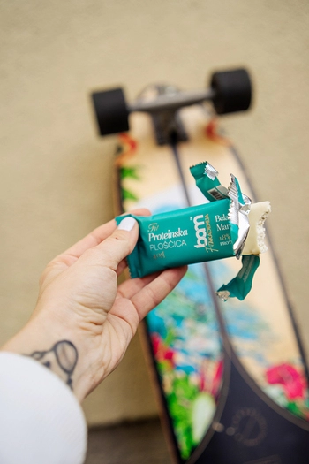 Proteinska ploščica s sladilom, Bela čokolada, mango in kokos