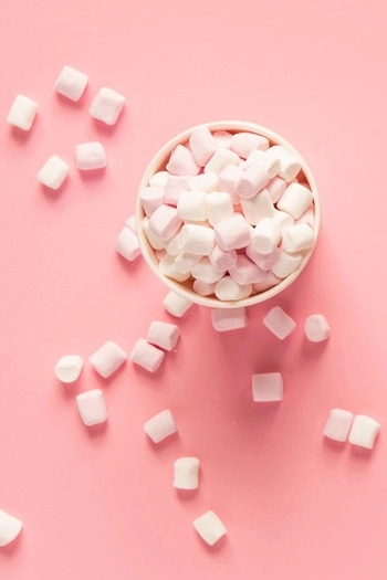 paket-klasicna-vroca-cokolada-z-roza-marshmallow