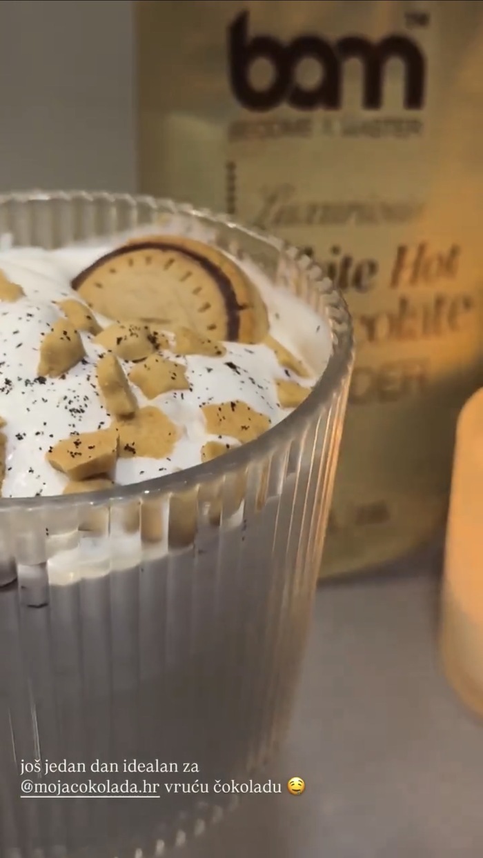 Bela vroča čokolada