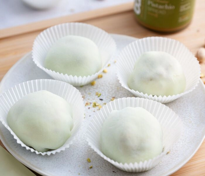 sladoledni mochi z bam pistacijevim namazom